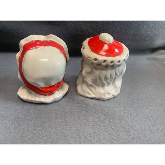 Vintage Ceramic Santa & Mrs. Claus Salt & Pepper Shakers Set - Picture 2 of 12